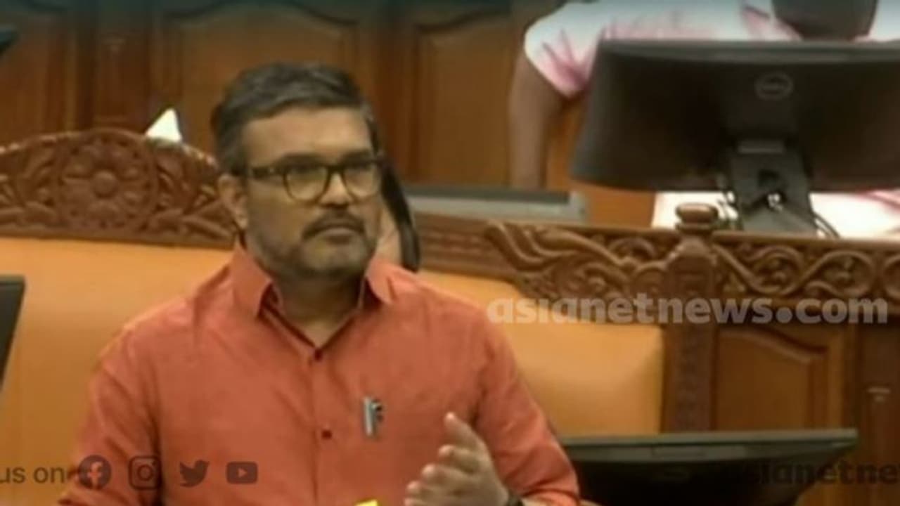 രാഹുലിനെ ചോദ്യംചെയ്തപ്പോൾ ഞങ്ങൾ കയ്യടിച്ചില്ല; രാഹുലിന്റെ താടിയല്ല കോൺഗ്രസിന് മോടി മോദിയുടെ താടി: എംബി രാജേഷ് രാഹുലിനെ ചോദ്യംചെയ്തപ്പോൾ ഞങ്ങൾ കയ്യടിച്ചില്ല; രാഹുലിന്റെ താടിയല്ല കോൺഗ്രസിന് മോടി മോദിയുടെ താടി: എംബി രാജേഷ്