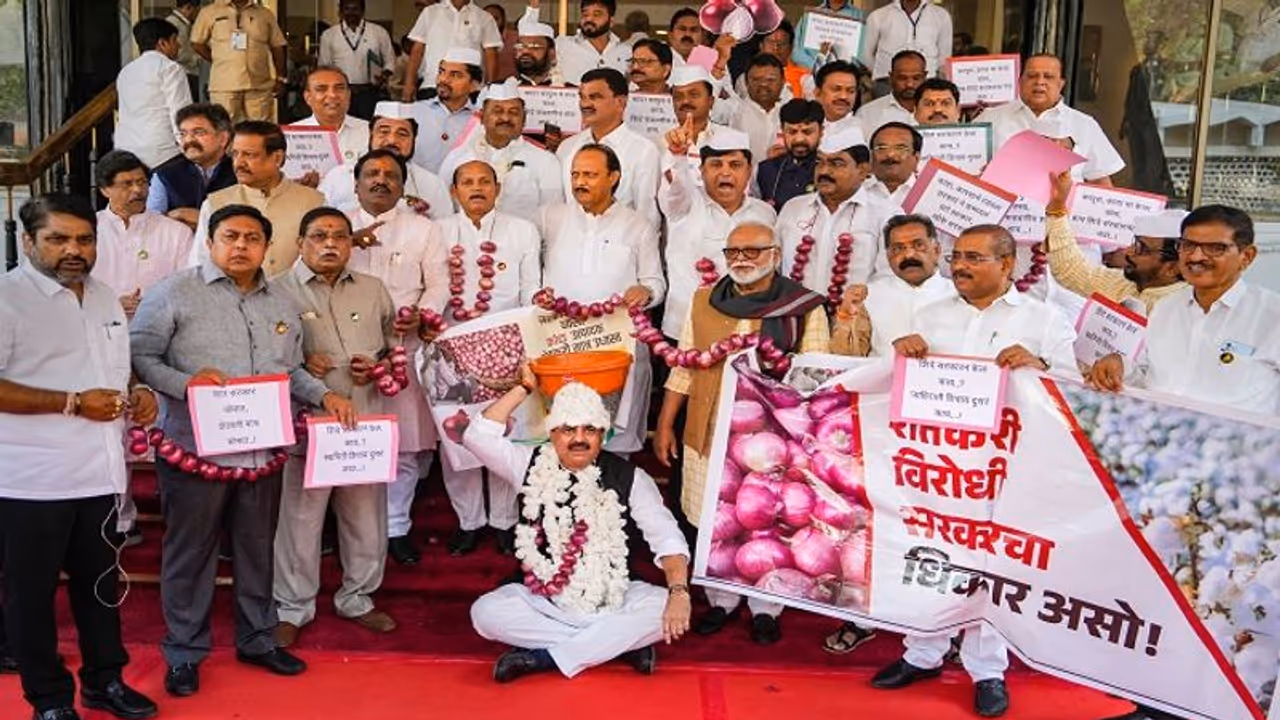 Maharashtra: Oppn leaders demand discussion over drop in onion prices, council adjourned for the day Maharashtra: Oppn leaders demand discussion over drop in onion prices, council adjourned for the day