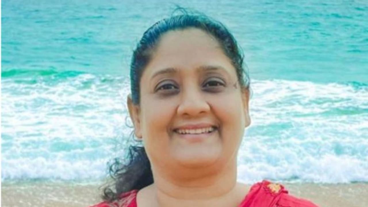 സന്ദർശക വിസയില് കുടുംബത്തോടൊപ്പം കഴിഞ്ഞിരുന്ന മലയാളി നഴ്സ് ഹൃദയാഘാതം മൂലം മരിച്ചു സന്ദർശക വിസയില് കുടുംബത്തോടൊപ്പം കഴിഞ്ഞിരുന്ന മലയാളി നഴ്സ് ഹൃദയാഘാതം മൂലം മരിച്ചു