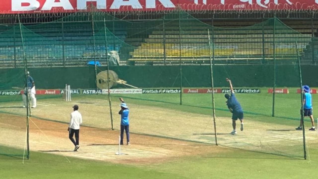 ഒടുവില്‍ ആശാന്‍ തന്നെ പന്തെടുത്തു; ഗില്ലിന് ബോള്‍ ചെയ്‍ത് ദ്രാവിഡ്, ഇതൊരു സൂചനയോ? 