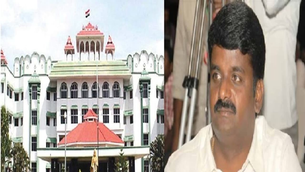 ஆறுமுகசாமி ஆணைய விசாரணை அறிக்கையில் விஜயபாஸ்கர் பெயரை பயன்படுத்த தடை... உயர்நீதிமன்ற மதுரைக்கிளை ஆணை!!