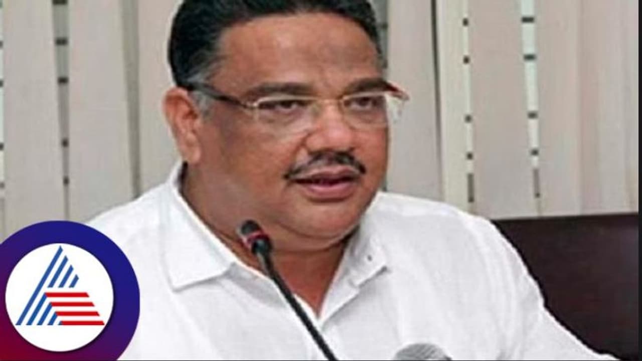 Karnataka election: ತನ್ವೀರ್ ರಾಜಕೀಯ ನಿವೃತ್ತಿ: ಆತ್ಮಹತ್ಯೆಗೆ ಯತ್ನಿಸಿದ ಅಭಿಯಾನಿ! Karnataka election: ತನ್ವೀರ್ ರಾಜಕೀಯ ನಿವೃತ್ತಿ: ಆತ್ಮಹತ್ಯೆಗೆ ಯತ್ನಿಸಿದ ಅಭಿಯಾನಿ!