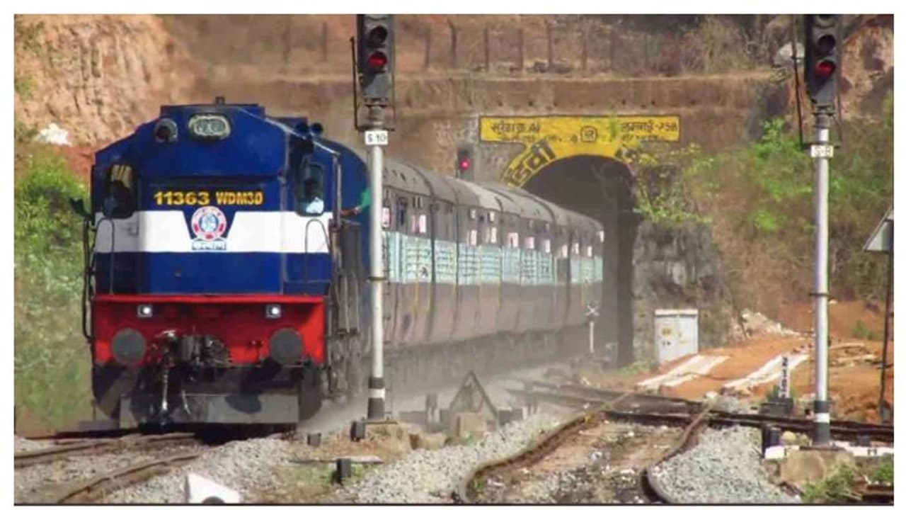 వీడు మృత్యుంజయుడు... 110 కి.మీ వేగంతో దూసుకెళుతున్న రైల్లోంచి జారిపడ్డ యువకుడు వీడు మృత్యుంజయుడు... 110 కి.మీ వేగంతో దూసుకెళుతున్న రైల్లోంచి జారిపడ్డ యువకుడు