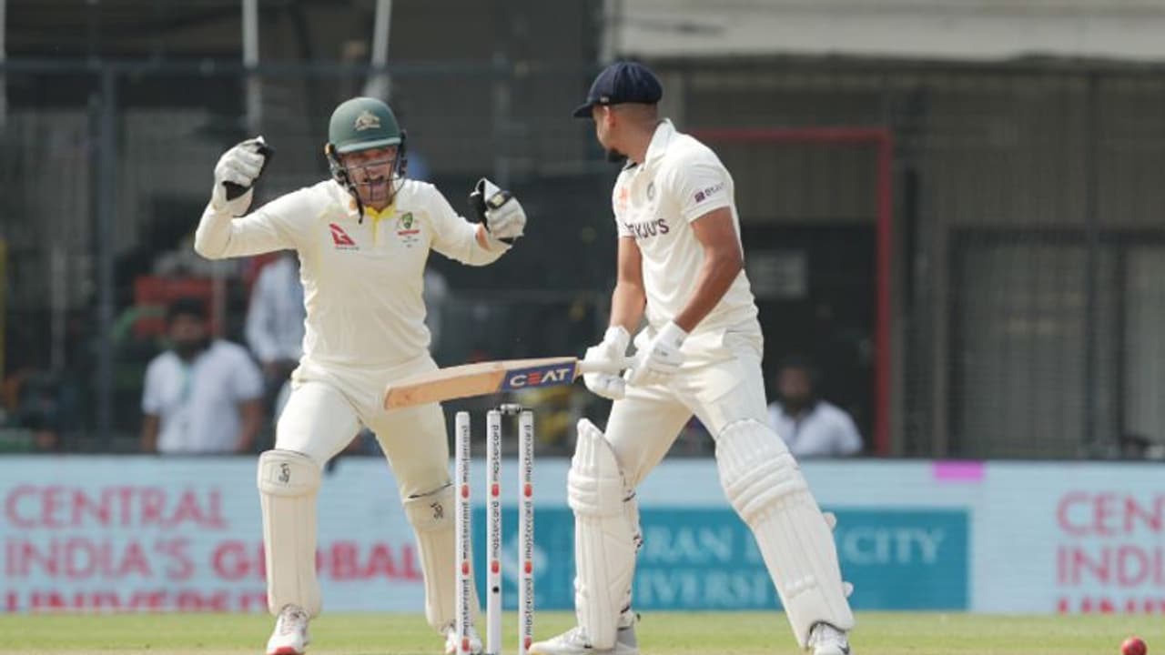 ആദ്യ സെഷനില് ഏഴ് വിക്കറ്റ്! സ്പിന് കുഴികള് ചതിച്ചത് ഇന്ത്യയെ തന്നെ; ഇന്ഡോറില് ഓസീസിന് മേല്ക്കൈ ആദ്യ സെഷനില് ഏഴ് വിക്കറ്റ്! സ്പിന് കുഴികള് ചതിച്ചത് ഇന്ത്യയെ തന്നെ; ഇന്ഡോറില് ഓസീസിന് മേല്ക്കൈ