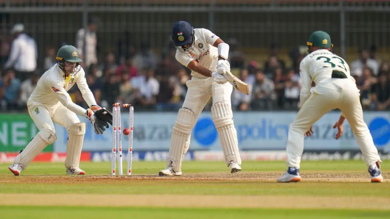 ಮೂರೇ ದಿನಕ್ಕೆ ಮುಗಿಯಲಿದೆ 3ನೇ ಟೆಸ್ಟ್ ಪಂದ್ಯ, ಆಸೀಸ್ಗೆ ಸುಲಭ ಟಾರ್ಗೆಟ್ ನೀಡಿದ ಭಾರತಕ್ಕೆ ಸಂಕಷ್ಟ! ಮೂರೇ ದಿನಕ್ಕೆ ಮುಗಿಯಲಿದೆ 3ನೇ ಟೆಸ್ಟ್ ಪಂದ್ಯ, ಆಸೀಸ್ಗೆ ಸುಲಭ ಟಾರ್ಗೆಟ್ ನೀಡಿದ ಭಾರತಕ್ಕೆ ಸಂಕಷ್ಟ!