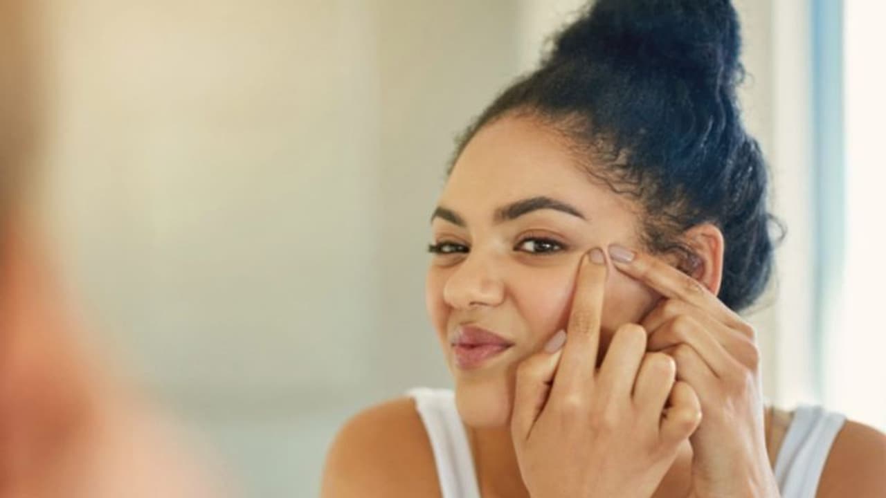 മുഖത്തെ കറുത്ത പാടുകളെ എളുപ്പം അകറ്റാം; വീട്ടില് പരീക്ഷിക്കാം ഈ ഫേസ് പാക്കുകള്... മുഖത്തെ കറുത്ത പാടുകളെ എളുപ്പം അകറ്റാം; വീട്ടില് പരീക്ഷിക്കാം ഈ ഫേസ് പാക്കുകള്...