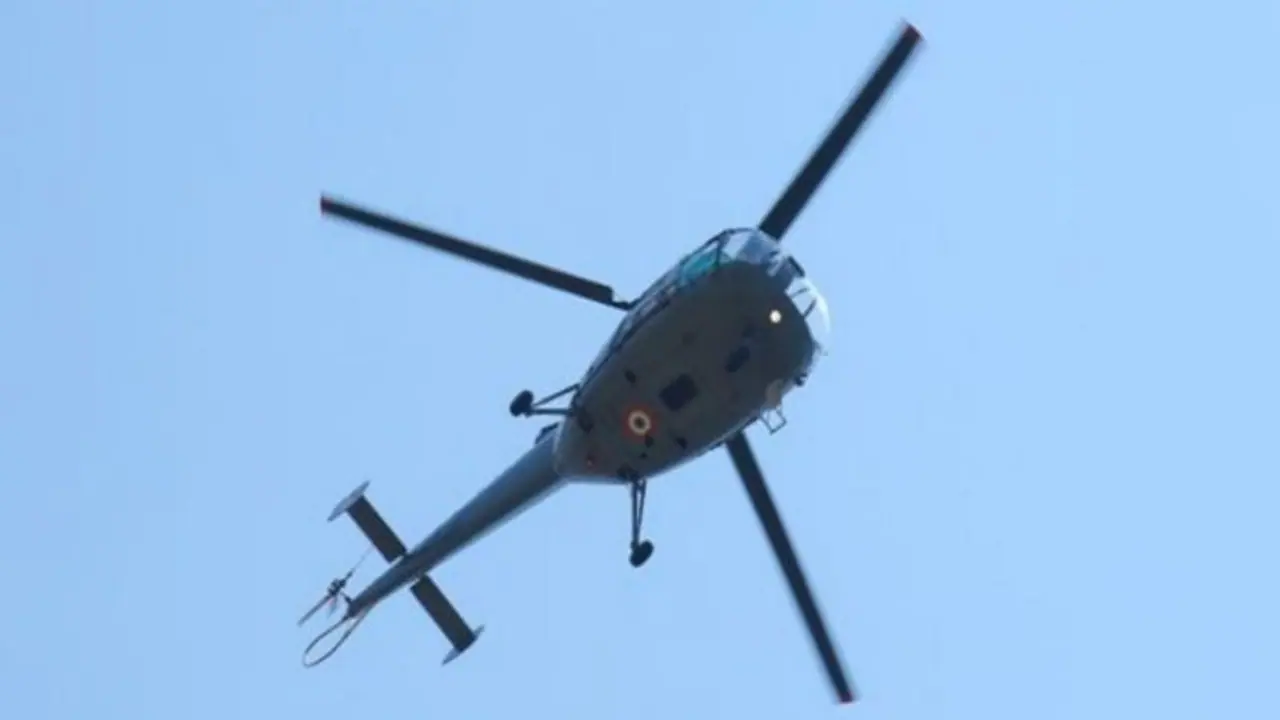 എവറസ്റ്റ് കൊടുമുടിക്ക് സമീപം ആറുപേരുമായി യാത്ര തിരിച്ച ഹെലികോപ്ടർ കാണാതായി, തിരച്ചിൽ തുടരുന്നു 