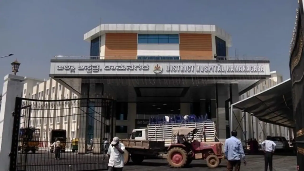 ರೇಷ್ಮೆನಗರಿಯಲ್ಲಿ 16 ವರ್ಷದ ಬಳಿಕ ಜಿಲ್ಲಾಸ್ಪತ್ರೆ ಉದ್ಘಾಟನೆ: ಕ್ರೆಡಿಟ್ ಪಡೆಯಲು 3 ಪಕ್ಷಗಳ ಗುದ್ದಾಟ ರೇಷ್ಮೆನಗರಿಯಲ್ಲಿ 16 ವರ್ಷದ ಬಳಿಕ ಜಿಲ್ಲಾಸ್ಪತ್ರೆ ಉದ್ಘಾಟನೆ: ಕ್ರೆಡಿಟ್ ಪಡೆಯಲು 3 ಪಕ್ಷಗಳ ಗುದ್ದಾಟ