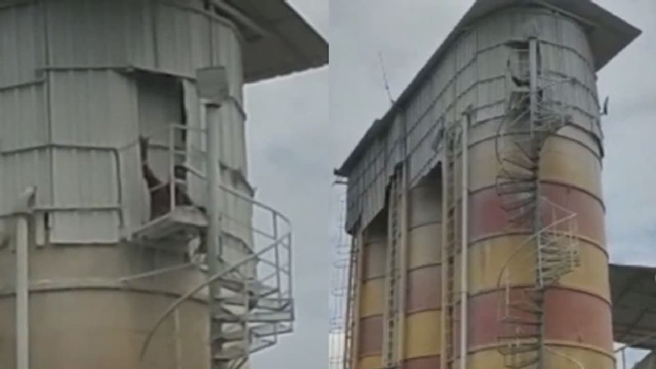 ജോലിയിൽ നിന്ന് പിരിച്ചുവിട്ടു; സിമന്റ് മിക്സിംഗ് ടവറിന് മുകളിൽ കയറിജീവനക്കാരന്റെ ആത്മഹത്യാ ഭീഷണി ജോലിയിൽ നിന്ന് പിരിച്ചുവിട്ടു; സിമന്റ് മിക്സിംഗ് ടവറിന് മുകളിൽ കയറിജീവനക്കാരന്റെ ആത്മഹത്യാ ഭീഷണി