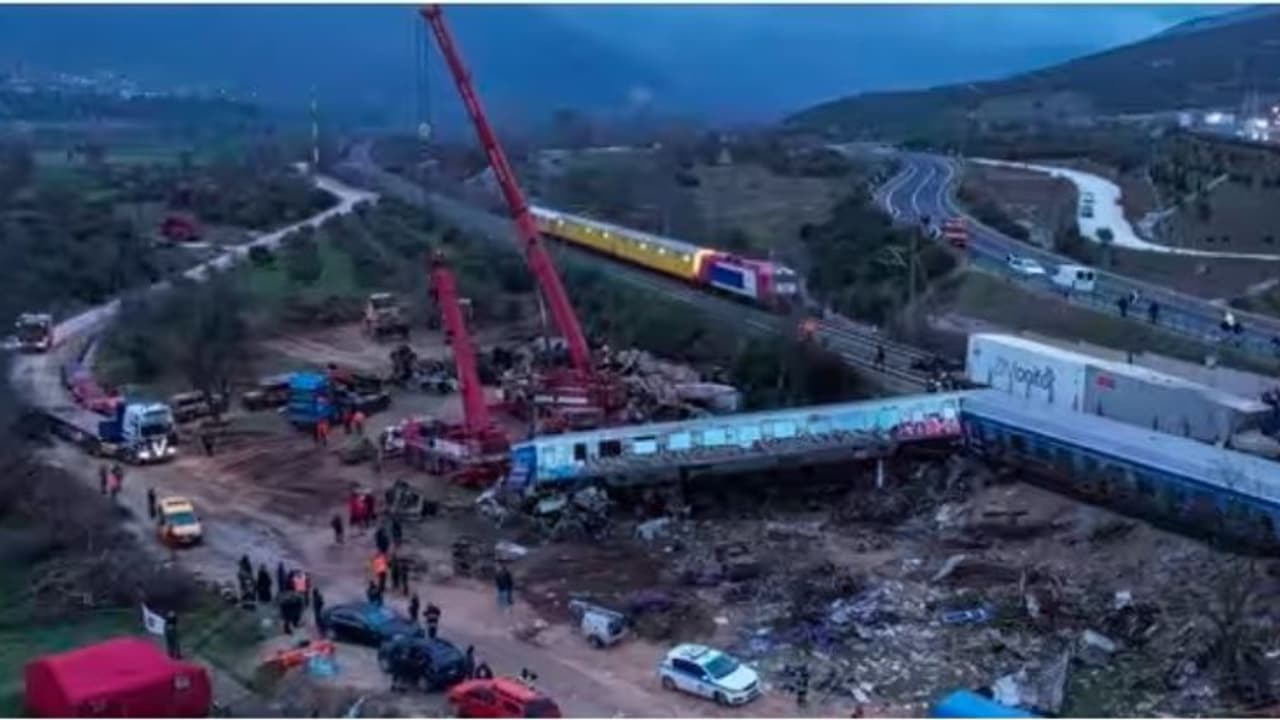 ಗ್ರೀಸ್‌ನಲ್ಲಿ ರೈಲು ಮುಖಾಮುಖಿ ಡಿಕ್ಕಿ: 40 ಮಂದಿ ಸಾವು 85 ಮಂದಿಗೆ ಗಾಯ