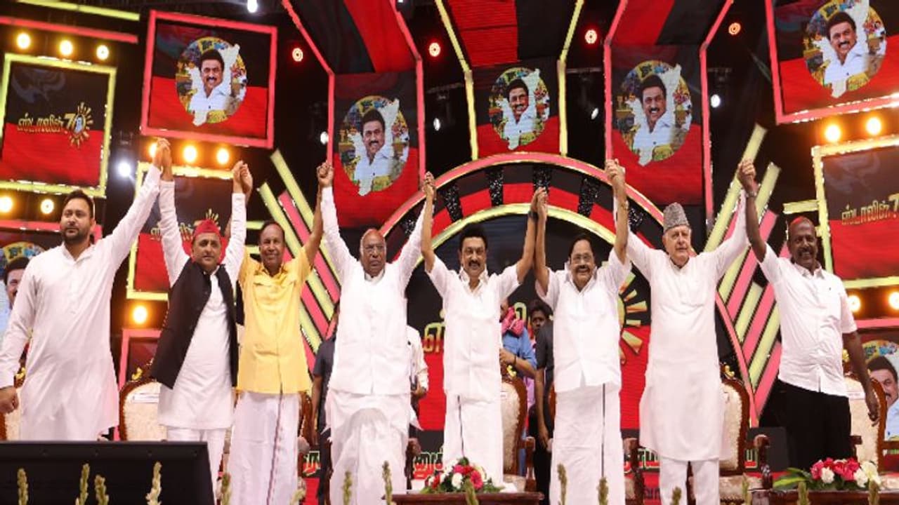 இந்தியாவே திரும்பி பார்க்கணும்.. நாடாளுமன்ற தேர்தலில் பாஜகவை வீழ்த்த நாள் குறித்த மு.க.ஸ்டாலின் இந்தியாவே திரும்பி பார்க்கணும்.. நாடாளுமன்ற தேர்தலில் பாஜகவை வீழ்த்த நாள் குறித்த மு.க.ஸ்டாலின்