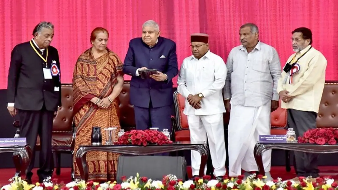 ಶಿಕ್ಷಣ ಸಂಸ್ಥೆಗಳೇ ನಿಜ ಸೇನಾನಿಗಳು: ಉಪರಾಷ್ಟ್ರಪತಿ ಧನ್ಕರ್ ಶಿಕ್ಷಣ ಸಂಸ್ಥೆಗಳೇ ನಿಜ ಸೇನಾನಿಗಳು: ಉಪರಾಷ್ಟ್ರಪತಿ ಧನ್ಕರ್