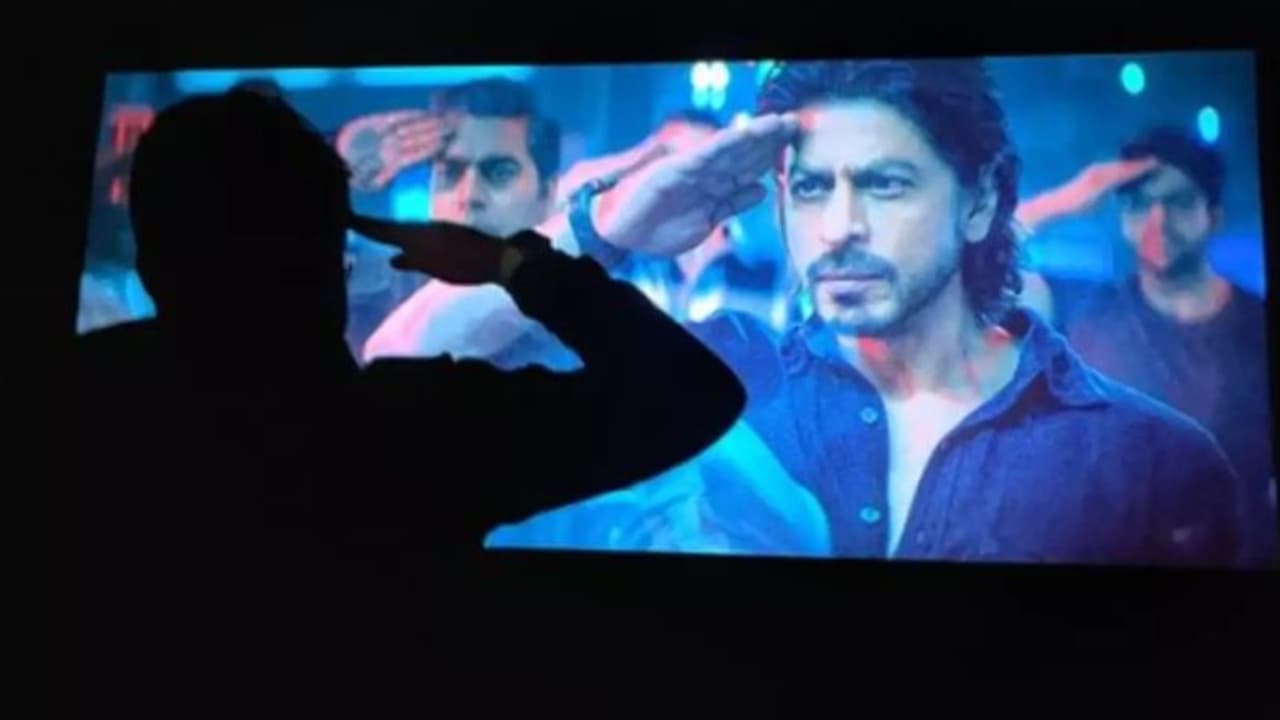 വീണ്ടും വിപണന തന്ത്രവുമായി 'പഠാന്‍' നിര്‍മ്മാതാക്കള്‍; ഒരു ടിക്കറ്റ് വാങ്ങിയാല്‍ ഒന്ന് ഫ്രീ