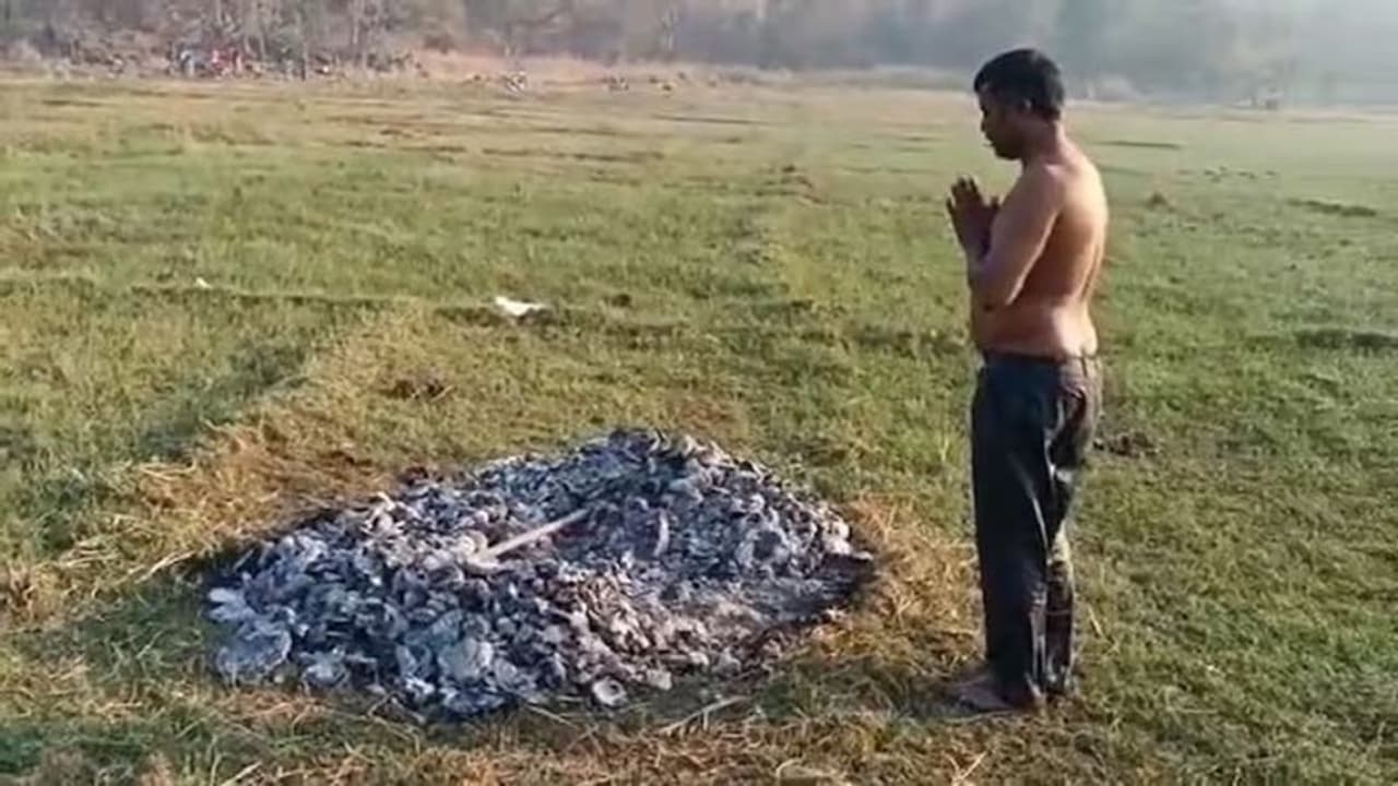 Telangana Trial by Fire: அண்ணன் மனைவியுடன் கள்ளத் தொடர்பா? கற்பை நிரூபிக்க அக்னி பரீட்சை!