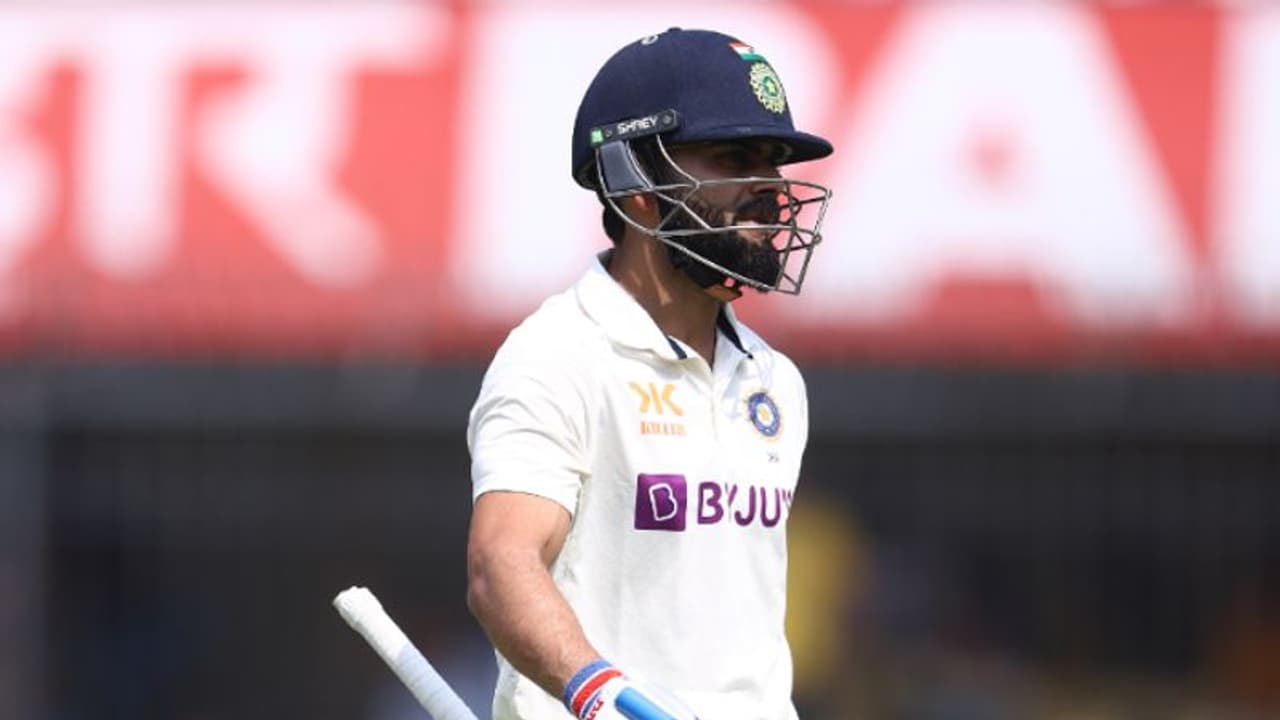 എല്ബിയില് പെട്ട് ഡിആർഎസ് എടുക്കാതെ മടങ്ങി, പിന്നെ കലിപ്പ് തീർത്ത് കോലി വീഡിയോ എല്ബിയില് പെട്ട് ഡിആർഎസ് എടുക്കാതെ മടങ്ങി, പിന്നെ കലിപ്പ് തീർത്ത് കോലി വീഡിയോ