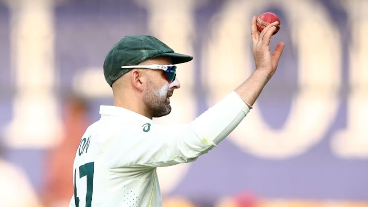 ഇന്ഡോറിലെ എട്ട് വിക്കറ്റ് പ്രകടനം; റെക്കോർഡുകള് വാരിക്കൂട്ടി നേഥന് ലിയോണ് ഇന്ഡോറിലെ എട്ട് വിക്കറ്റ് പ്രകടനം; റെക്കോർഡുകള് വാരിക്കൂട്ടി നേഥന് ലിയോണ്