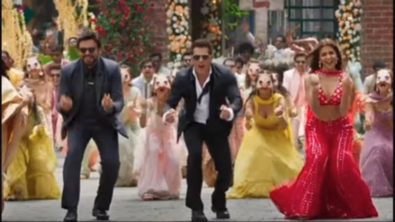 చూసారా? పూజా హెగ్డే, వెంకీలతో సల్లూ భాయ్ స్టెప్స్..అదుర్స్ చూసారా? పూజా హెగ్డే, వెంకీలతో సల్లూ భాయ్ స్టెప్స్..అదుర్స్