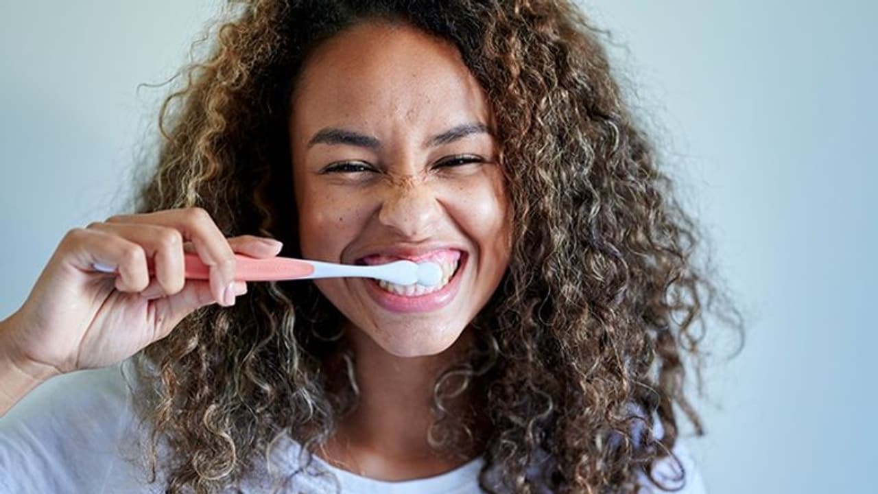 6 tips to keep in mind to prevent yellow teeth