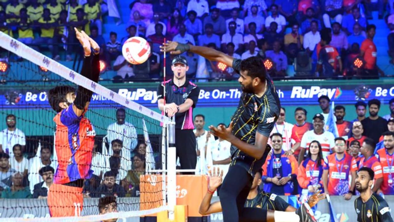 പ്രൈം വോളി ലീഗ്: ജയത്തോടെ കൊല്ക്കത്ത തണ്ടര്ബോള്ട്ട്സ് ഒന്നാമത് പ്രൈം വോളി ലീഗ്: ജയത്തോടെ കൊല്ക്കത്ത തണ്ടര്ബോള്ട്ട്സ് ഒന്നാമത്