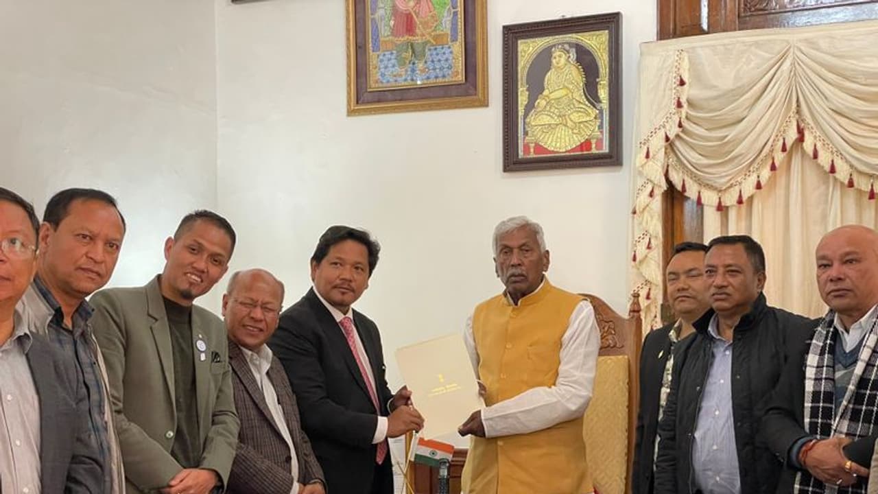 ಮೆಘಾಲಯ ಸಿಎಂ ಸಾಂಗ್ಮಾ ರಾಜೀನಾಮೆ, ಬಿಜೆಪಿ ಬೆಂಬಲ ಕೋರಿದ ಬೆನ್ನಲ್ಲೇ ಸರ್ಕಾರ ರಚಿಸಲು ಹಕ್ಕು ಮಂಡನೆ! ಮೆಘಾಲಯ ಸಿಎಂ ಸಾಂಗ್ಮಾ ರಾಜೀನಾಮೆ, ಬಿಜೆಪಿ ಬೆಂಬಲ ಕೋರಿದ ಬೆನ್ನಲ್ಲೇ ಸರ್ಕಾರ ರಚಿಸಲು ಹಕ್ಕು ಮಂಡನೆ!