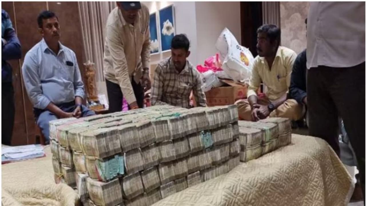 കർണാടക സോപ്സിന്‍റെ പേരിൽ കൈക്കൂലി: അഴിമതിക്കേസിൽ ബിജെപി എംഎൽഎ ഒന്നാം പ്രതി, മകൻ അറസ്റ്റിൽ