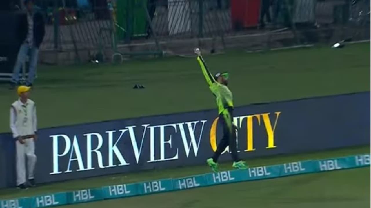 എക്കാലത്തെയും മികച്ച ബൗണ്ടറിലൈന്‍ സേവുകളിലൊന്ന്; താരമായി സിക്കന്ദർ റാസ വീഡിയോ