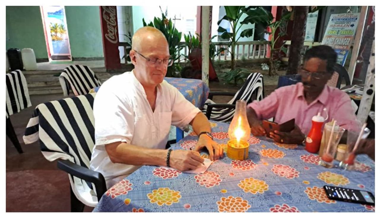 ഭാവിയിലെ പ്ലാസ്റ്റിക് വിമുക്ത കോവളം; ജർമ്മൻ സ്വദേശിയുടെ കഥാ പുസ്തകം ഉടൻ ഭാവിയിലെ പ്ലാസ്റ്റിക് വിമുക്ത കോവളം; ജർമ്മൻ സ്വദേശിയുടെ കഥാ പുസ്തകം ഉടൻ