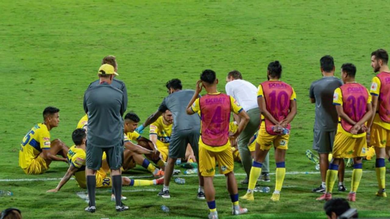 ഒടുവില്‍ വഴങ്ങി ബ്ലാസ്റ്റേഴ്സ്; ആശാനും പിള്ളേരും മാപ്പ് പറഞ്ഞു, വിവാദങ്ങള്‍ക്ക് വിരാമം 