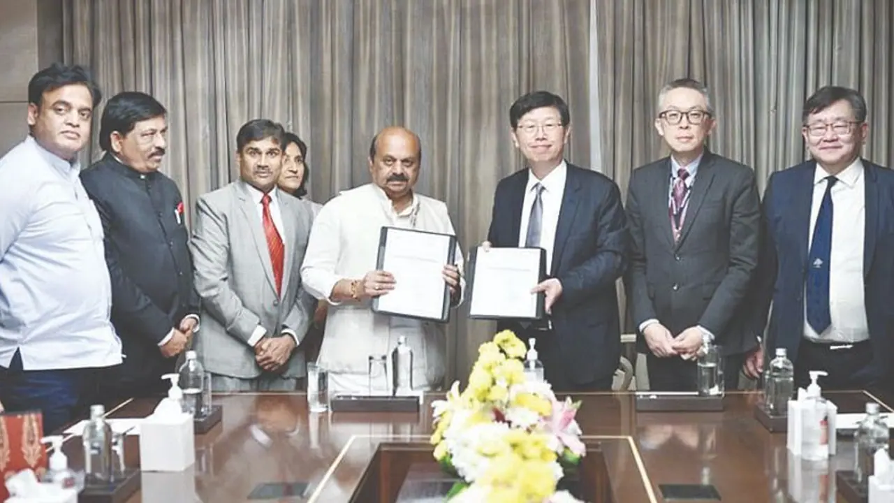 ರಾಜ್ಯದಲ್ಲಿ ಬೃಹತ್‌ ಐಫೋನ್‌ ಘಟಕ: ತೈವಾನ್‌ ಮೂಲದ ಫಾಕ್ಸ್‌ಕಾನ್‌ ಜತೆ ಸಿಎಂ ಬೊಮ್ಮಾಯಿ ಸಮ್ಮುಖ ಒಪ್ಪಂದ