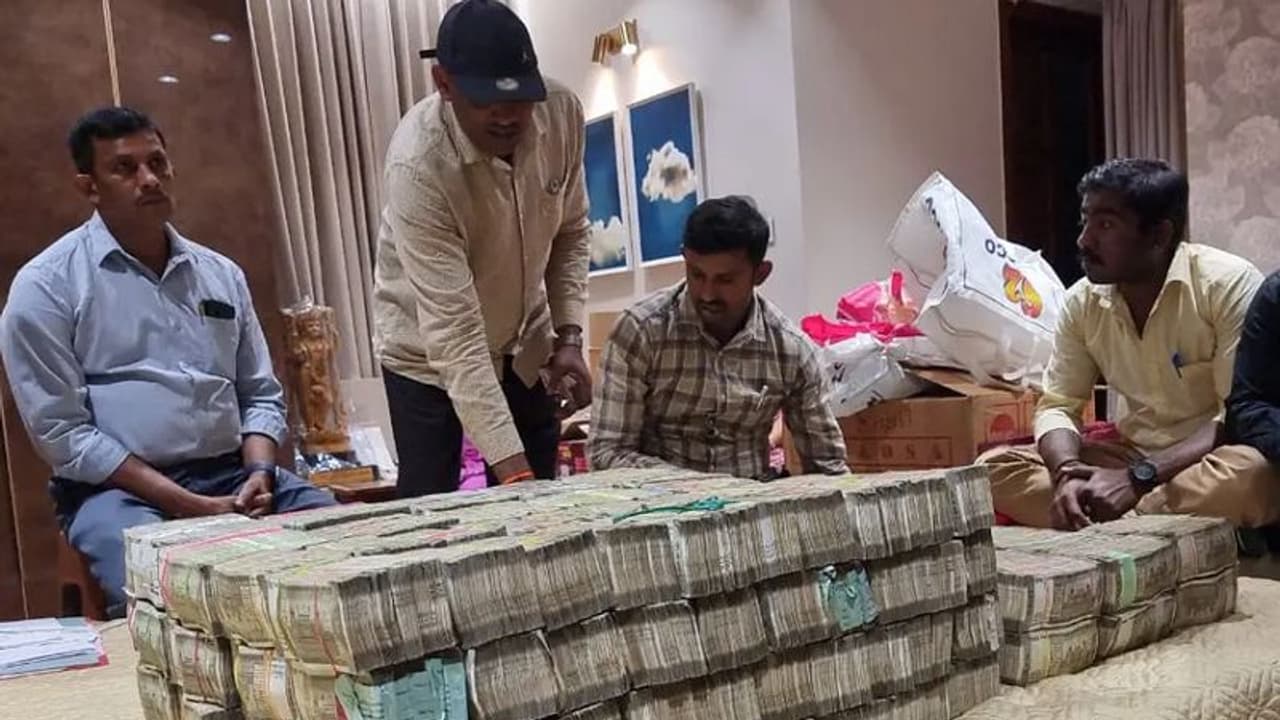 ‘ಆಪರೇಷನ್ ಮಾಡಾಳು’ ರಹಸ್ಯ ದಾಳಿ ಹೇಗಾಯ್ತು ಗೊತ್ತಾ?: ಐದಾರು ದಿನಗಳಿಂದ ದಾಳಿಗೆ ಸಿದ್ಧತೆ ‘ಆಪರೇಷನ್ ಮಾಡಾಳು’ ರಹಸ್ಯ ದಾಳಿ ಹೇಗಾಯ್ತು ಗೊತ್ತಾ?: ಐದಾರು ದಿನಗಳಿಂದ ದಾಳಿಗೆ ಸಿದ್ಧತೆ