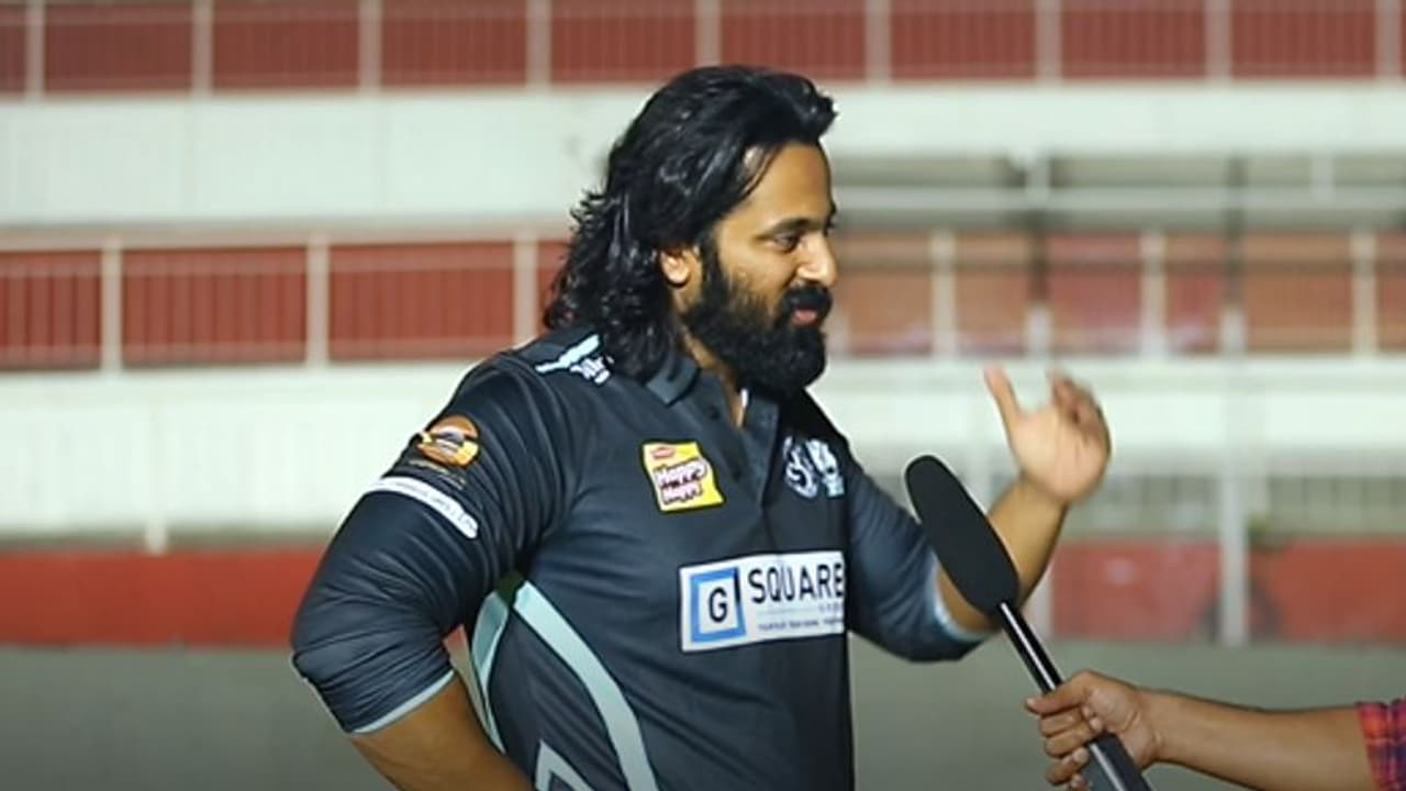 അമ്മ സിസിഎല് വിവാദം വലിയൊരു ഭയങ്കര സംഭവമായി കാണുന്നില്ലെന്ന് ഉണ്ണി മുകുന്ദന് അമ്മ സിസിഎല് വിവാദം വലിയൊരു ഭയങ്കര സംഭവമായി കാണുന്നില്ലെന്ന് ഉണ്ണി മുകുന്ദന്