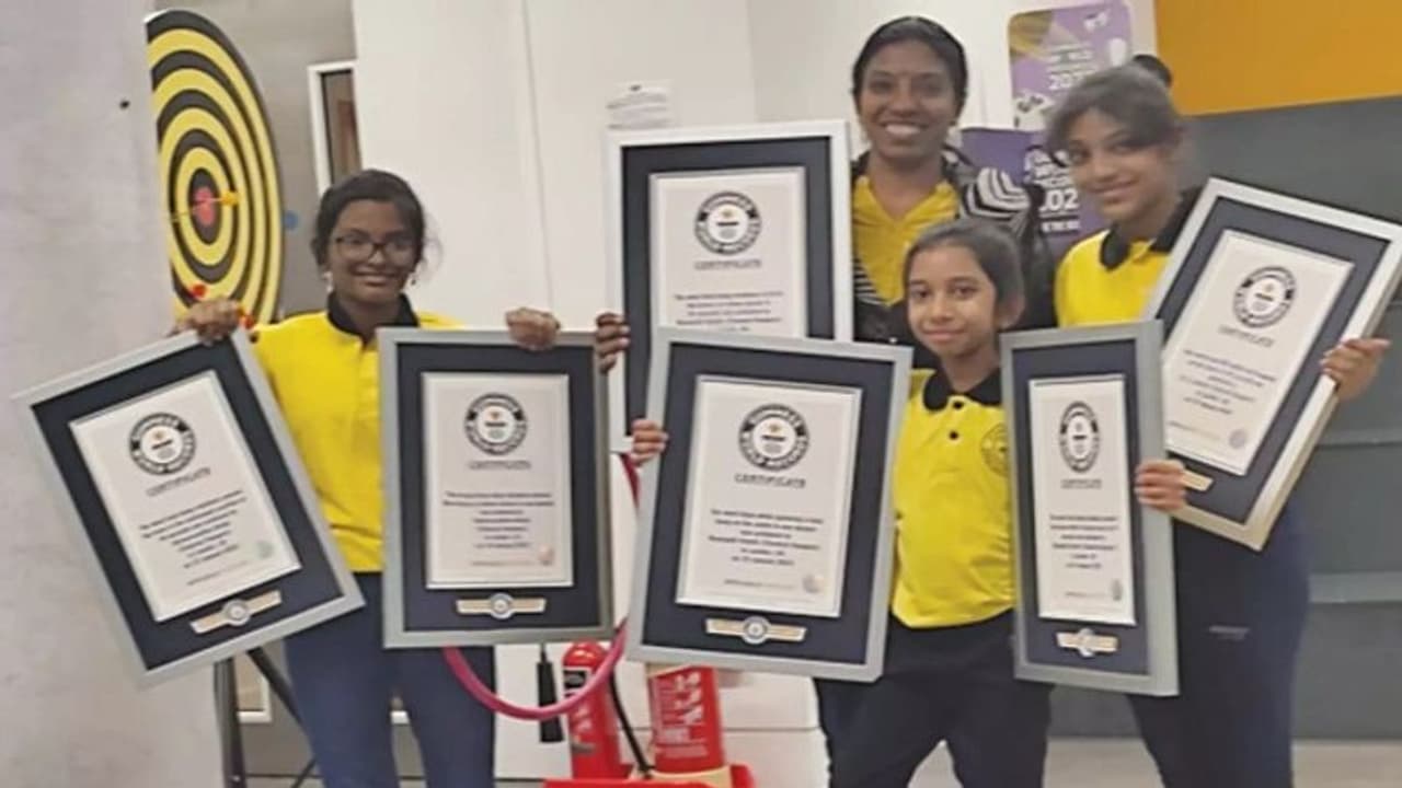 9 சாதனைகளை முறியடிக்க திட்டமிட்டு 6 சாதனைகளை தகர்த்த தமிழக மாணவிகள்! 9 சாதனைகளை முறியடிக்க திட்டமிட்டு 6 சாதனைகளை தகர்த்த தமிழக மாணவிகள்!