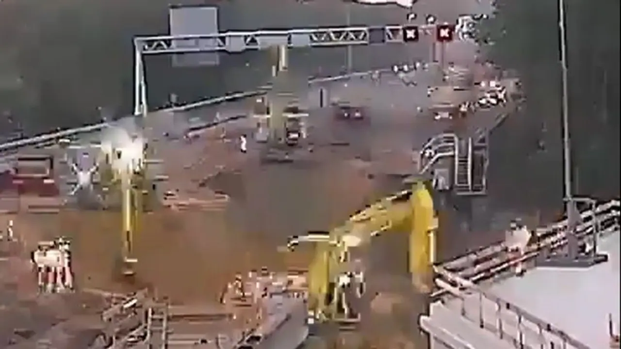 48 ಗಂಟೆಯಲ್ಲಿ ಹೆದ್ದಾರಿ, ಅಂಡರ್ ಪಾಸ್ ಸಂಚಾರಕ್ಕೆ ಮುಕ್ತ, ಮಹೀಂದ್ರ ಹಂಚಿಕೊಂಡ ಕಾಮಗಾರಿ ವಿಡಿಯೋ ವೈರಲ್! 48 ಗಂಟೆಯಲ್ಲಿ ಹೆದ್ದಾರಿ, ಅಂಡರ್ ಪಾಸ್ ಸಂಚಾರಕ್ಕೆ ಮುಕ್ತ, ಮಹೀಂದ್ರ ಹಂಚಿಕೊಂಡ ಕಾಮಗಾರಿ ವಿಡಿಯೋ ವೈರಲ್!