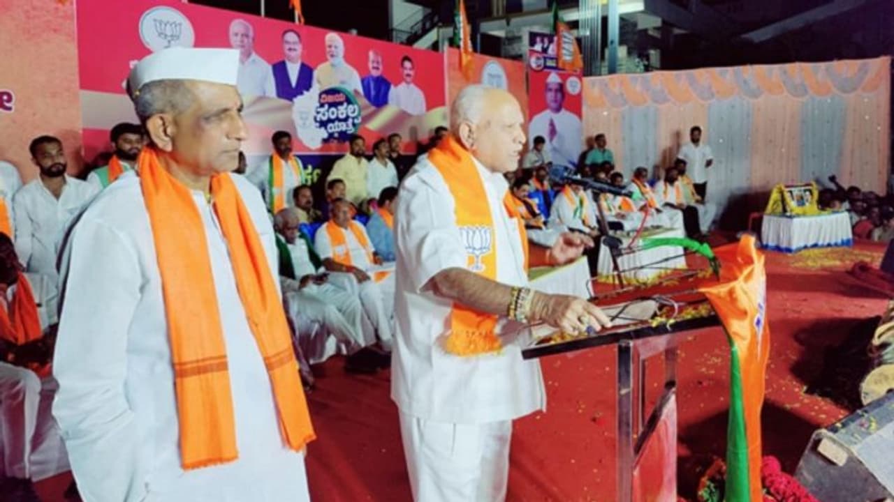 ರಾಹುಲ್ ಗಾಂಧಿಯಂಥ ಬಚ್ಚಾ ಕಟ್ಟಿಕೊಂಡು ಕಾಂಗ್ರೆಸ್ ಏನು ಮಾಡಲು ಸಾಧ್ಯ?: ಬಿಎಸ್ವೈ ಟೀಕೆ ರಾಹುಲ್ ಗಾಂಧಿಯಂಥ ಬಚ್ಚಾ ಕಟ್ಟಿಕೊಂಡು ಕಾಂಗ್ರೆಸ್ ಏನು ಮಾಡಲು ಸಾಧ್ಯ?: ಬಿಎಸ್ವೈ ಟೀಕೆ