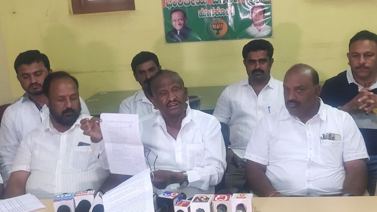 ಚುನಾವಣೆ ವೇಳೆ ಶಾಸಕ ಶರತ್ ರಾಜಕೀಯ ನಾಟಕ: ಸಚಿವ ಎಂಟಿಬಿ ನಾಗರಾಜ್ ಚುನಾವಣೆ ವೇಳೆ ಶಾಸಕ ಶರತ್ ರಾಜಕೀಯ ನಾಟಕ: ಸಚಿವ ಎಂಟಿಬಿ ನಾಗರಾಜ್