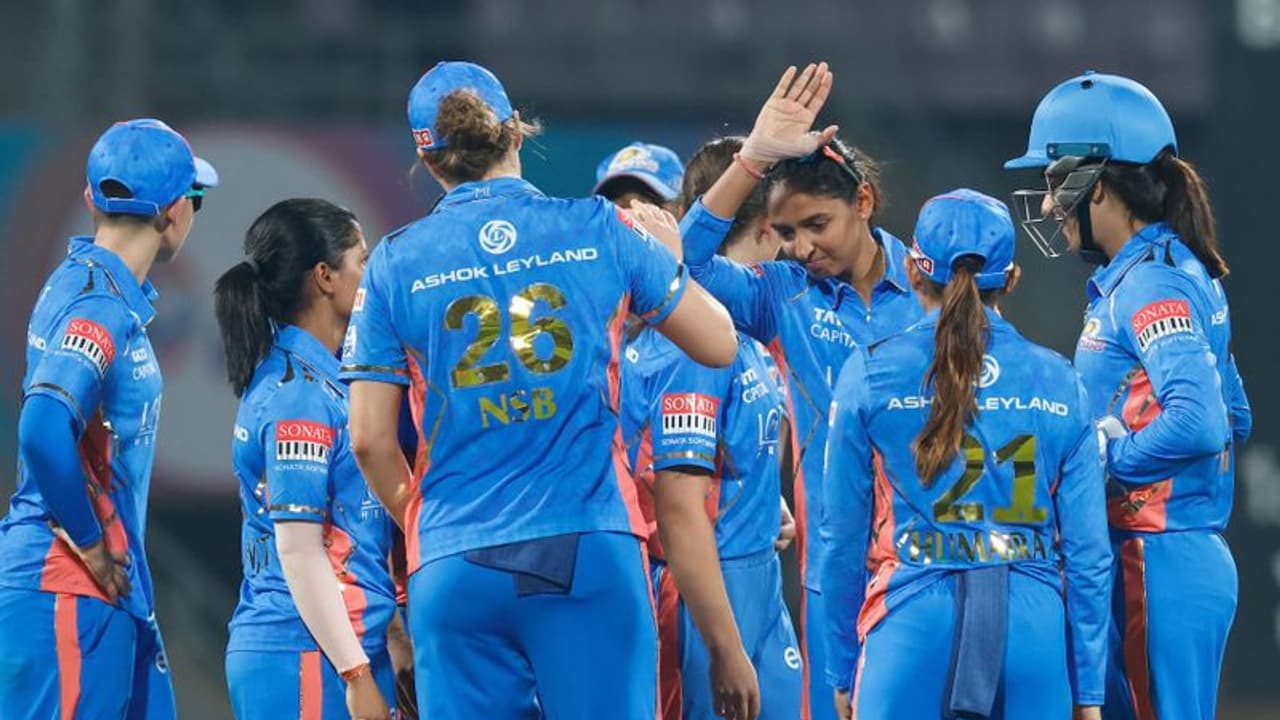 WPL 2023: டெல்லி கேபிடள்ஸை வெறும் 105 ரன்களுக்கு பொட்டளம் கட்டிய மும்பை இந்தியன்ஸ் WPL 2023: டெல்லி கேபிடள்ஸை வெறும் 105 ரன்களுக்கு பொட்டளம் கட்டிய மும்பை இந்தியன்ஸ்