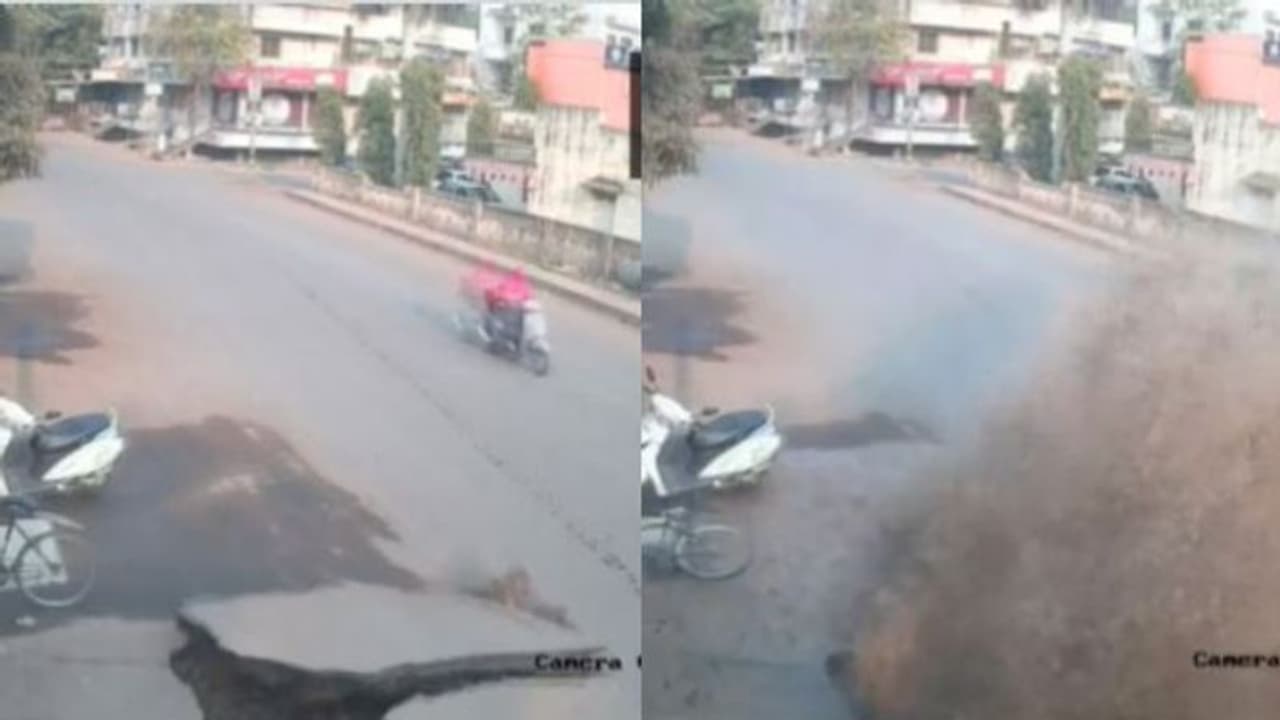 റോഡ് പിളര്‍ന്ന് മെറ്റലിനും ടാറിനുമൊപ്പമെത്തി കലക്ക വെള്ളം, സ്കൂട്ടര്‍ യാത്രക്കാരിക്ക് അത്ഭുതകരമായ രക്ഷപ്പെടല്‍