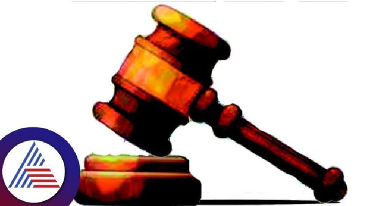 ಬಾಲಕಿ ಜೊತೆ ಬಲವಂತದ ಮದುವೆ: ತಾಯಿ ಮಗನಿಗೆ 20 ವರ್ಷ ಕಠಿಣ ಶಿಕ್ಷೆ! ಬಾಲಕಿ ಜೊತೆ ಬಲವಂತದ ಮದುವೆ: ತಾಯಿ ಮಗನಿಗೆ 20 ವರ್ಷ ಕಠಿಣ ಶಿಕ್ಷೆ!