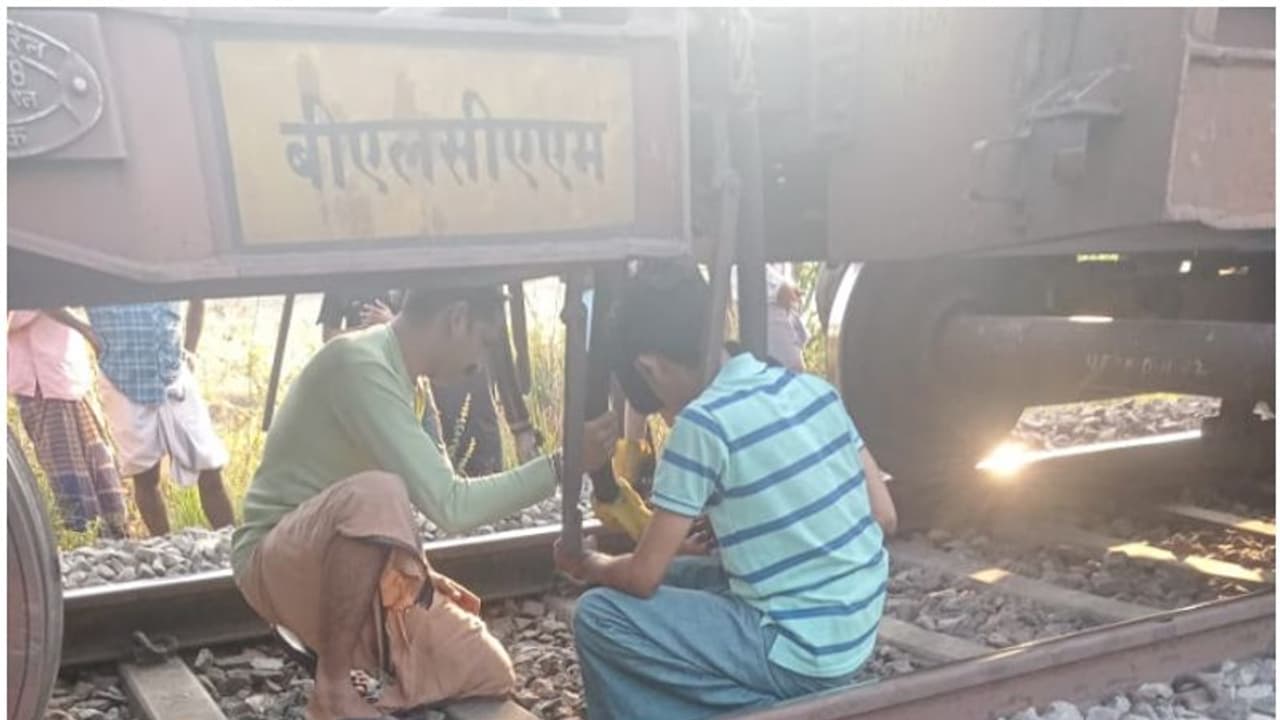 തൃക്കരിപ്പൂരിൽ ഓടിക്കൊണ്ടിരുന്ന ചരക്ക് ട്രെയിൻ ബോഗികൾ വേർപെട്ടു