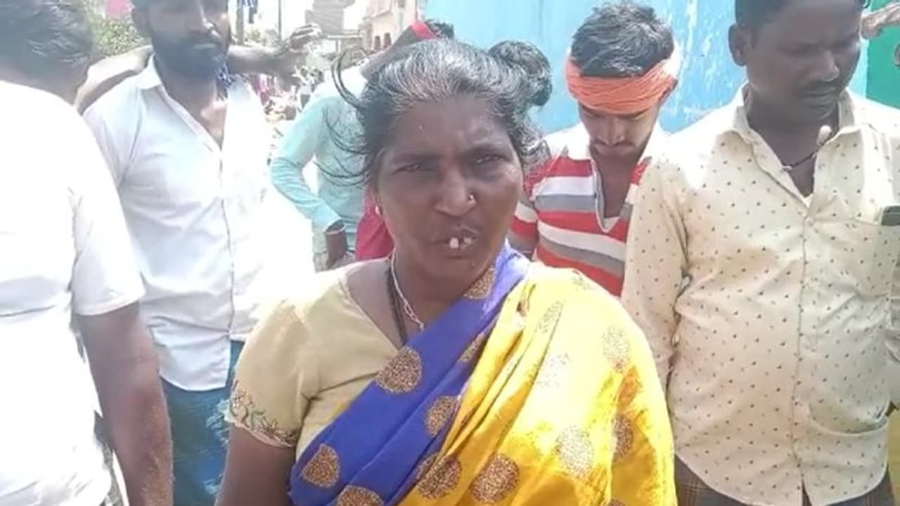 ದೇವಸ್ಥಾನಕ್ಕೆ ಹೋದ ದಲಿತರ ಮೇಲೆ ಮಾರಣಾಂತಿಕ ಹಲ್ಲೆ: ಮುಖ್ಯಮಂತ್ರಿ ತವರು ಜಿಲ್ಲೆಯಲ್ಲಿ ಅಸ್ಪೃಶ್ಯತೆ ಆಚರಣೆ ದೇವಸ್ಥಾನಕ್ಕೆ ಹೋದ ದಲಿತರ ಮೇಲೆ ಮಾರಣಾಂತಿಕ ಹಲ್ಲೆ: ಮುಖ್ಯಮಂತ್ರಿ ತವರು ಜಿಲ್ಲೆಯಲ್ಲಿ ಅಸ್ಪೃಶ್ಯತೆ ಆಚರಣೆ