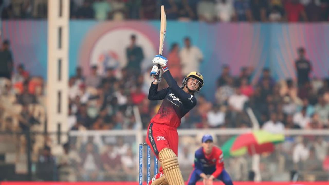 വനിതാ പ്രീമിയർ ലീഗില് എന്തുകൊണ്ട് റണ്മഴ, ഇതിനകം 200 ഉം കടന്ന് 2 ടീമുകള്; കാരണമുണ്ട് വനിതാ പ്രീമിയർ ലീഗില് എന്തുകൊണ്ട് റണ്മഴ, ഇതിനകം 200 ഉം കടന്ന് 2 ടീമുകള്; കാരണമുണ്ട്