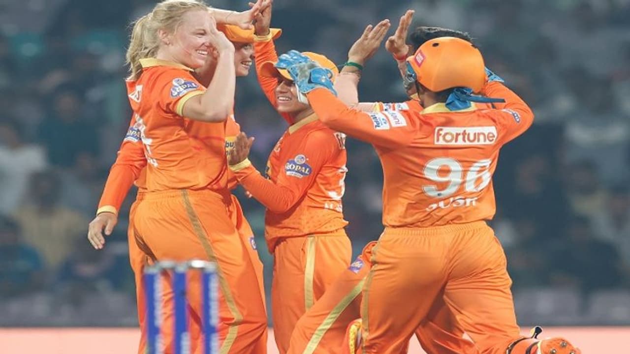 குஜராத் ஜெயிண்ட்ஸ்க்கு வாய்ப்பு கிடைக்குமா? இன்னும் 6 போட்டி தான் இருக்கு! குஜராத் ஜெயிண்ட்ஸ்க்கு வாய்ப்பு கிடைக்குமா? இன்னும் 6 போட்டி தான் இருக்கு!