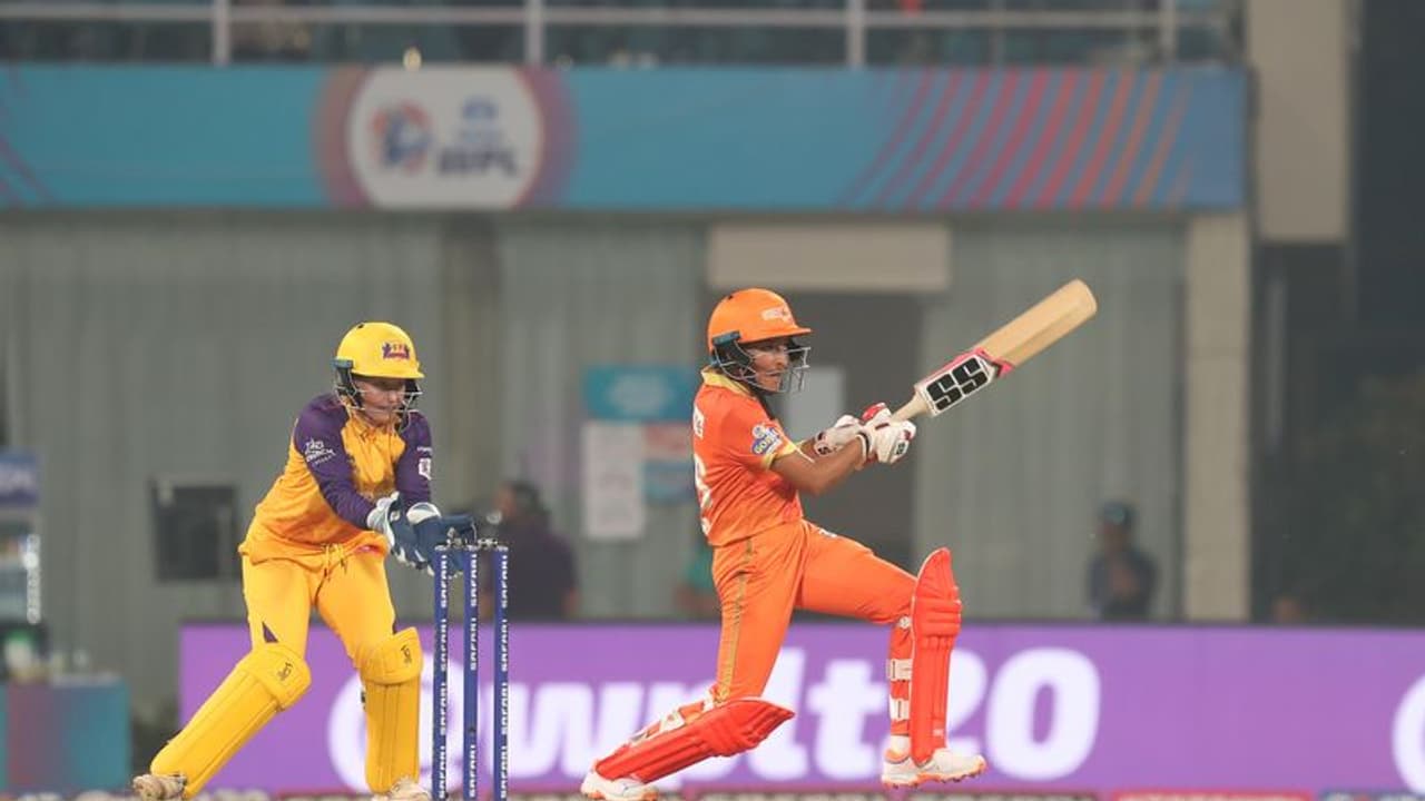 യു പി വാരിയേഴ്സിനെതിരെ ഗുജറാത്ത് ജെയ്ന്റസിന് ടോസ്; മോണിക്ക പട്ടേല് തിരിച്ചെത്തി യു പി വാരിയേഴ്സിനെതിരെ ഗുജറാത്ത് ജെയ്ന്റസിന് ടോസ്; മോണിക്ക പട്ടേല് തിരിച്ചെത്തി