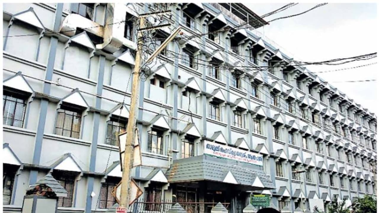 ഇടുക്കി ജില്ലാ ആശുപത്രിയിൽ 12 വയസുകാരന് ചികിത്സ നിഷേധിച്ചെന്ന് പരാതി; സത്യം അതല്ലെന്ന് ആശുപത്രി