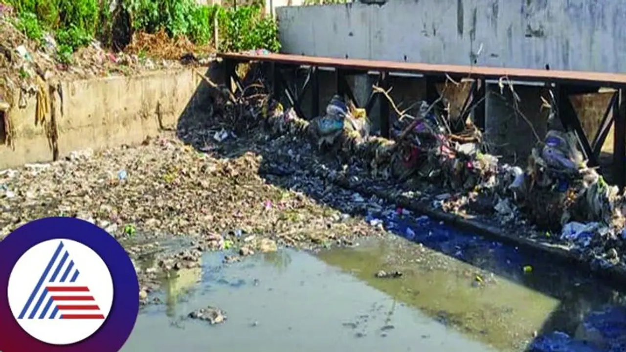 ಮಳೆಗಾಲಕ್ಕೂ ಮುನ್ನವೇ ರಾಜಕಾಲುವೆ ಹೂಳು ತೆಗೆಯಿರಿ: ಪೊಲೀಸರಿಂದ ಬಿಬಿಎಂಪಿಗೆ ಪತ್ರ ಮಳೆಗಾಲಕ್ಕೂ ಮುನ್ನವೇ ರಾಜಕಾಲುವೆ ಹೂಳು ತೆಗೆಯಿರಿ: ಪೊಲೀಸರಿಂದ ಬಿಬಿಎಂಪಿಗೆ ಪತ್ರ