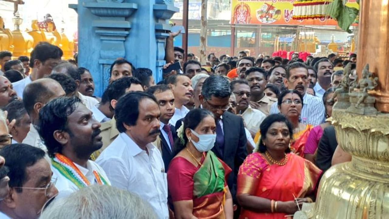 பெண்களின் சபரிமலை; மண்டைக்காடு பகவதியம்மன் கோவிலில் கொடியேற்றம் பெண்களின் சபரிமலை; மண்டைக்காடு பகவதியம்மன் கோவிலில் கொடியேற்றம்