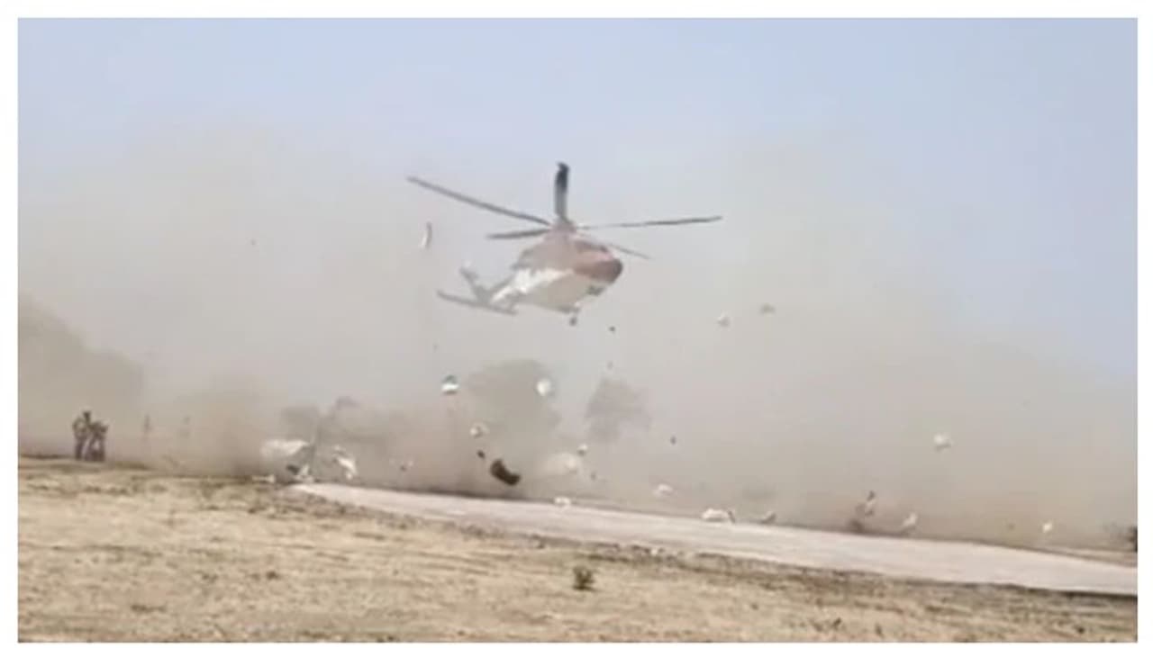 ഹെലിപാഡ് നിറയെ പ്ലാസ്റ്റികും ചപ്പു ചവറും; കർണ്ണാടകയിൽ ബി എസ് യെദ്യൂരപ്പയുടെ ഹെലികോപ്റ്റർ ലാന്റ് ചെയ്യാനായില്ല