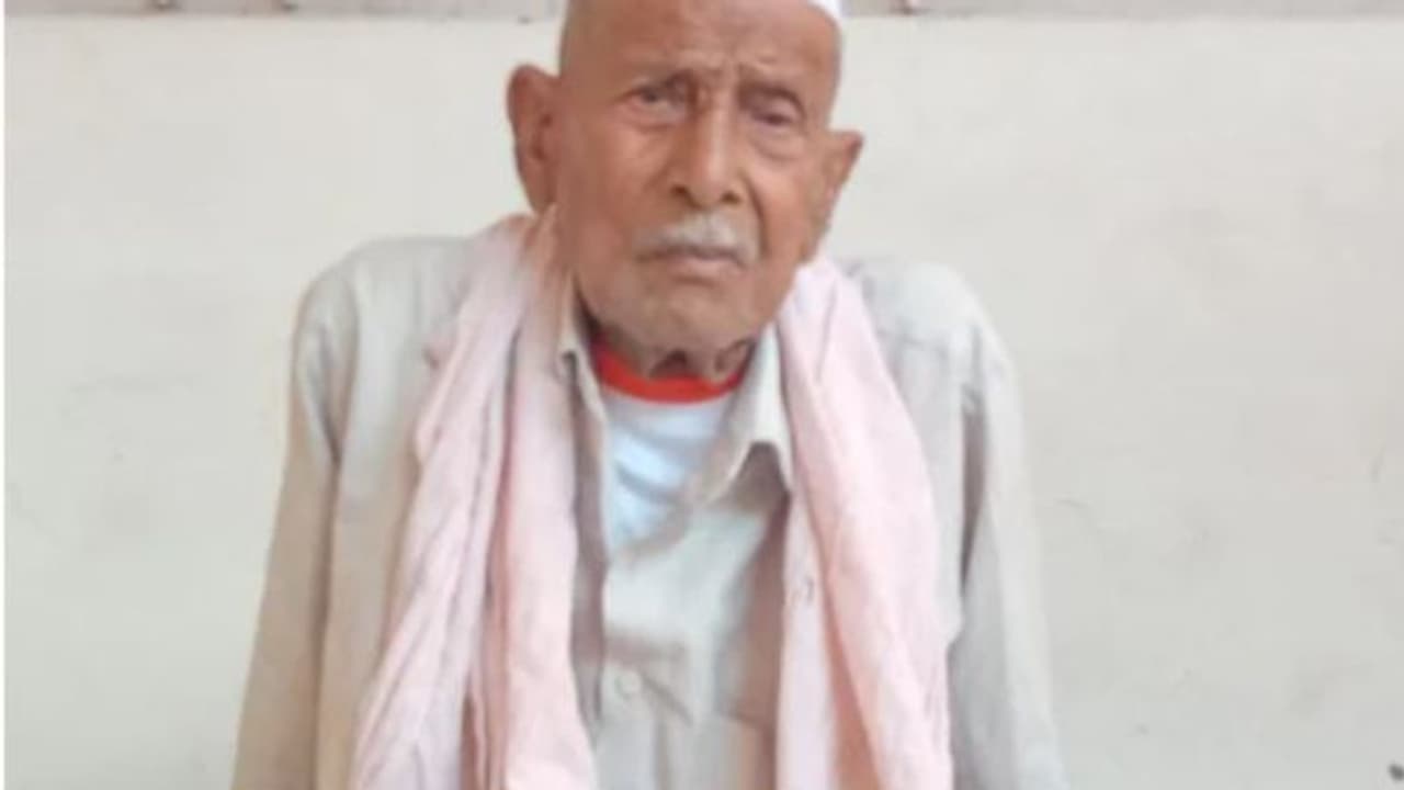 അഞ്ച് മക്കളും ഉപേക്ഷിച്ചു, 85 കാരൻ ഒന്നര കോടിയുടെ സ്വത്ത് സംസ്ഥാന സര്ക്കാറിന് വിൽപത്രം എഴുതി ദാനം ചെയ്തു അഞ്ച് മക്കളും ഉപേക്ഷിച്ചു, 85 കാരൻ ഒന്നര കോടിയുടെ സ്വത്ത് സംസ്ഥാന സര്ക്കാറിന് വിൽപത്രം എഴുതി ദാനം ചെയ്തു