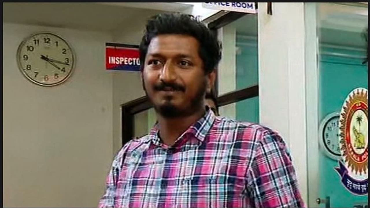 ಏಷ್ಯಾನೆಟ್ ಕಚೇರಿ ಮೇಲೆ ದಾಳಿ ಪ್ರಕರಣ: ಪೊಲೀಸರಿಗೆ ಶರಣಾದ ಅರ್ಜುನ್ ಬಾಬು ಏಷ್ಯಾನೆಟ್ ಕಚೇರಿ ಮೇಲೆ ದಾಳಿ ಪ್ರಕರಣ: ಪೊಲೀಸರಿಗೆ ಶರಣಾದ ಅರ್ಜುನ್ ಬಾಬು