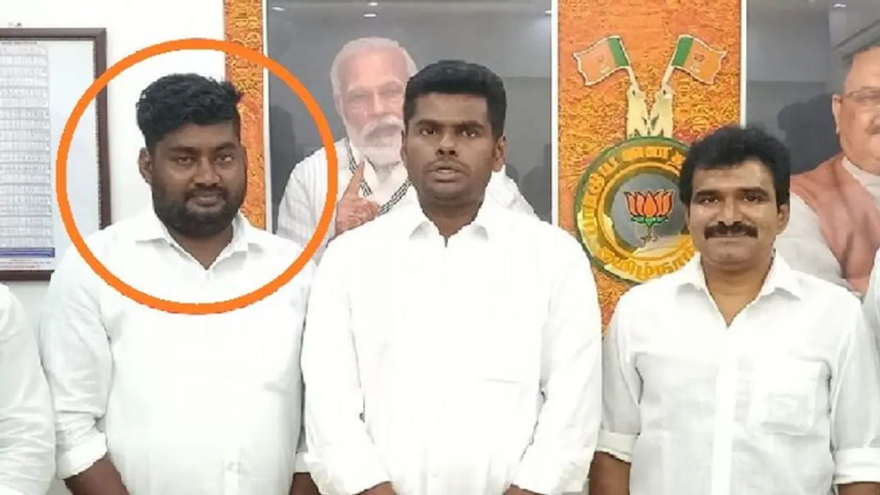 பாஜகவில் விழுந்த அடுத்த விக்கெட்... ஐடி விங் செயலாளர் திடீர் ராஜினாமா!! பாஜகவில் விழுந்த அடுத்த விக்கெட்... ஐடி விங் செயலாளர் திடீர் ராஜினாமா!!